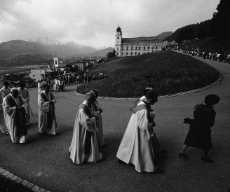 Dans la plupart des cantons, les dossiers des Eglises cantonales doivent être accessibles : procession de la Fête-Dieu à Disentis. (Photo : RDB/SI/Felix Aberli)